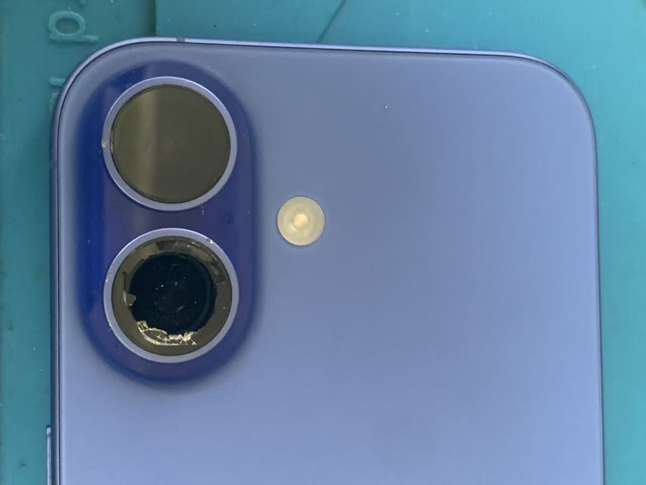 1779589477202508.jpg iphone16-wide-camera-lens-damage-before.jpg.jpg
