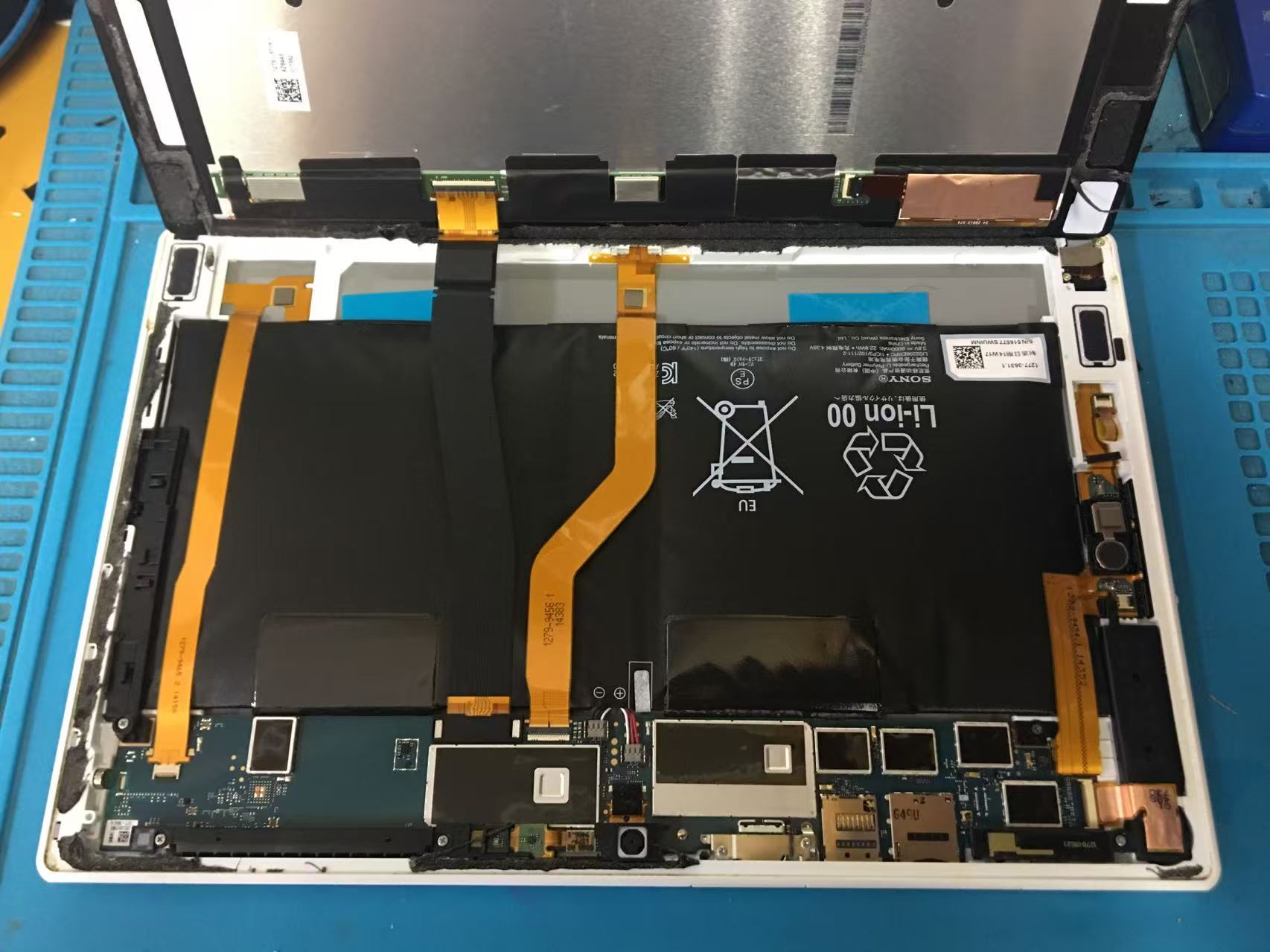 1779614714854672.jpg xperia-z2-tablet-battery-repair-osaka-nipponbashi (2).jpg