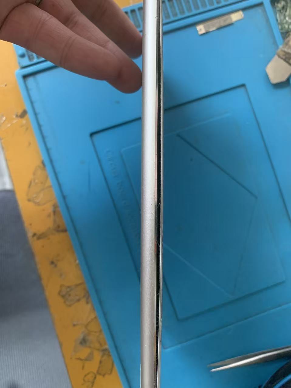 ipad-mini4-battery-replacement-screen-lift-repair-osaka-namba (1).jpg