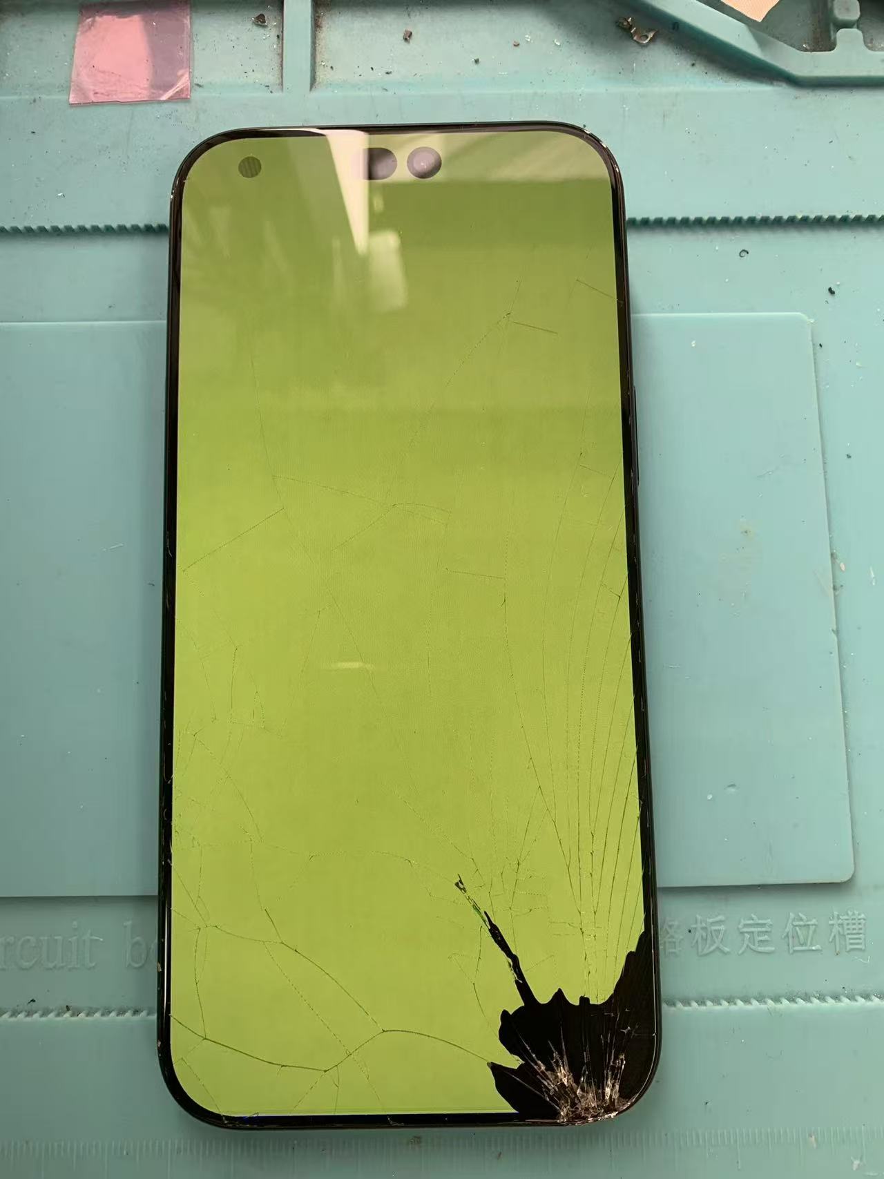 iphone-18-pro-max-broken-screen-before.jpg